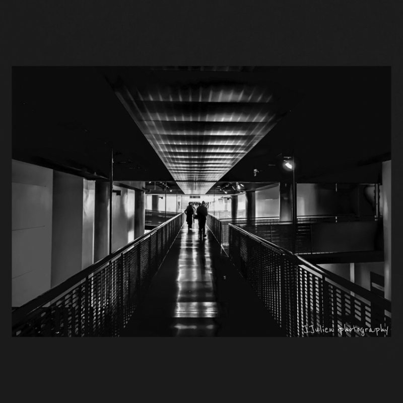 passerelle souterrain futuriste