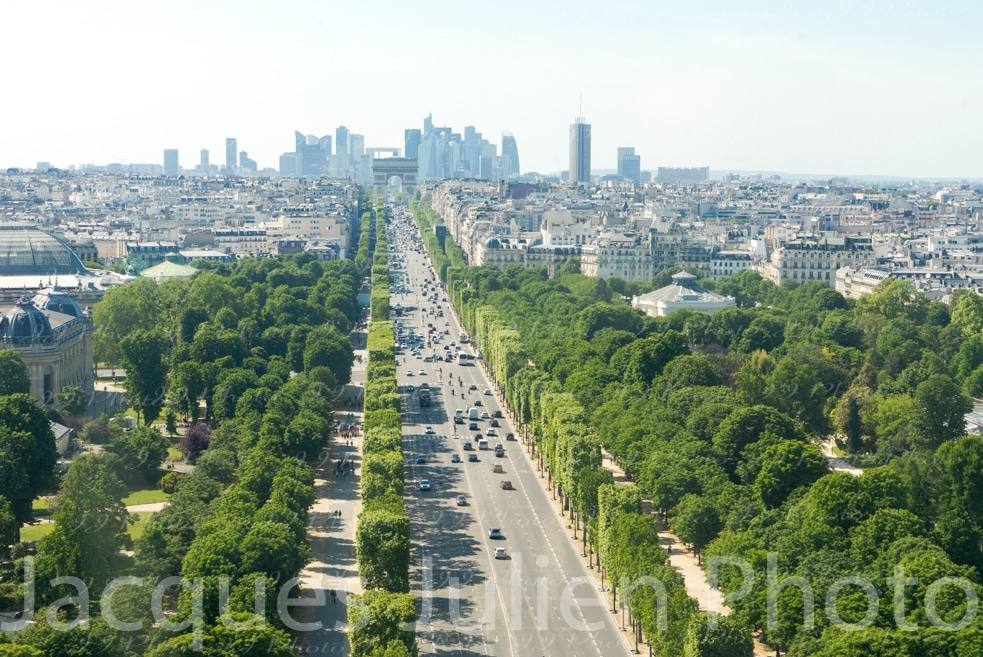 large view of Champs Elysées avenue