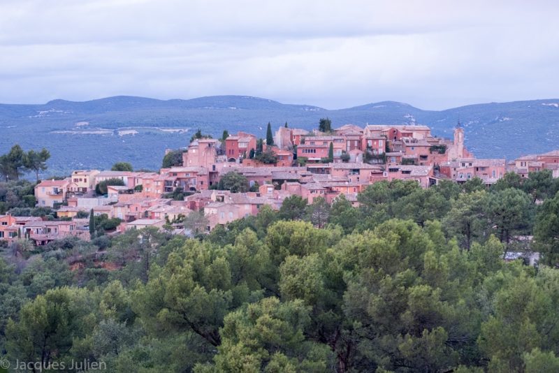 village de Roussillon en France