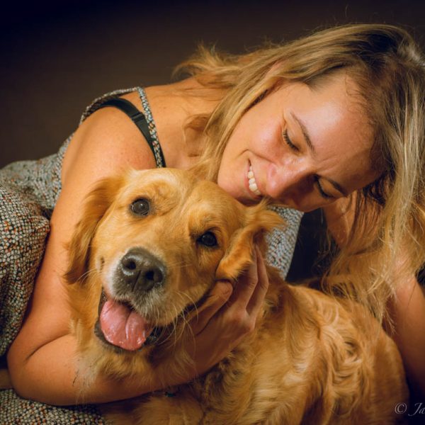 jeune femme et son chien